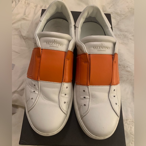 🔥🔥🔥VALENTINO Rockstud Accents Leather Sneakers. Size 8.5 or 39 Europe - Picture 2 of 15